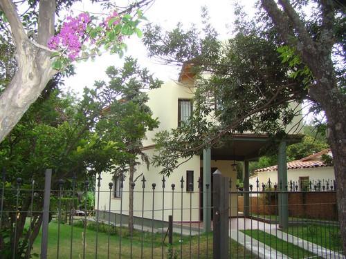 Se vende casa de dos plantas en excelente estado!!! Barrio Las Malvinas, Villa Carlos Paz.